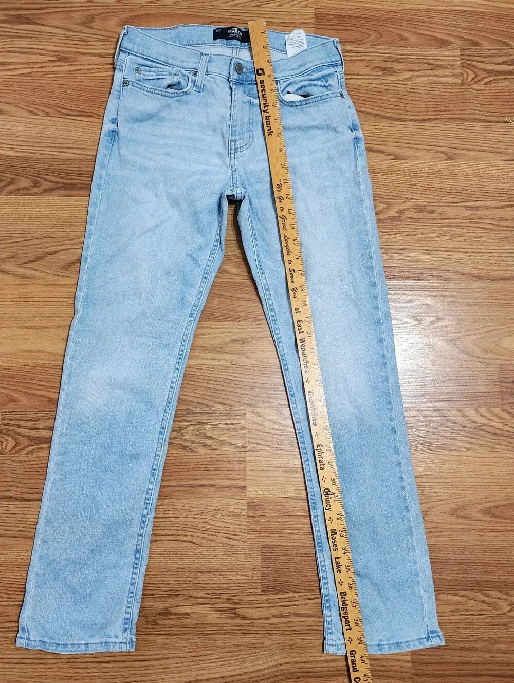 American eagle Airflex and hollister Mens Jean Lot Of 2 28x30 Light Wash Stretch